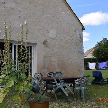 Au Calme Bed & Breakfast Houssay  Bagian luar foto