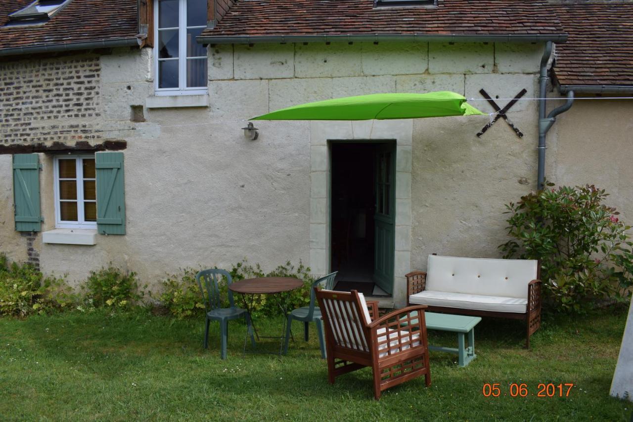 Au Calme Bed & Breakfast Houssay  Bagian luar foto