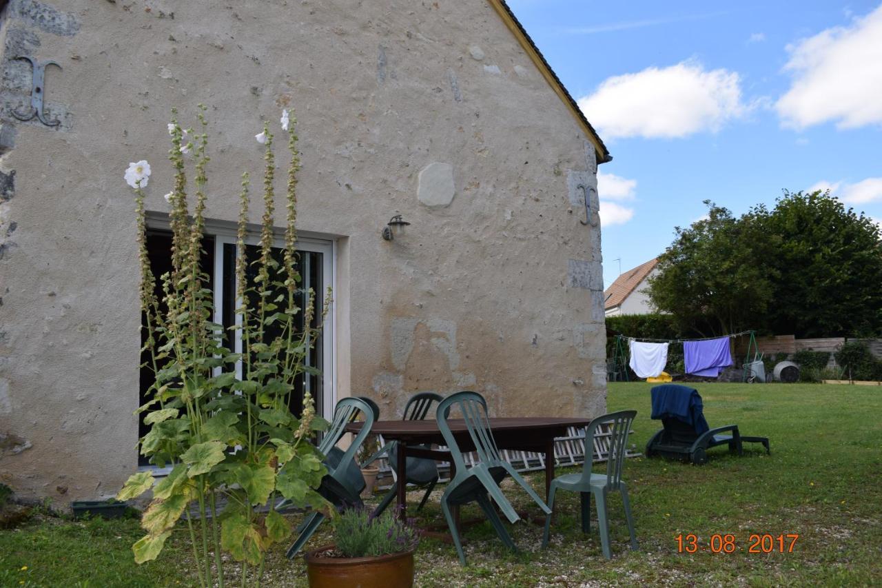 Au Calme Bed & Breakfast Houssay  Bagian luar foto