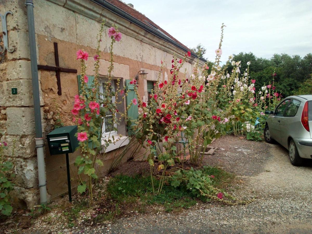 Au Calme Bed & Breakfast Houssay  Bagian luar foto